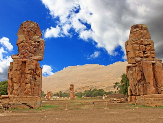 【貸切】見所満載！空路で行くルクソール日帰り　王家の谷＋ハトシェプスト女王葬祭殿＋カルナック神殿　＜航空券込／終日／日本語or英語／送迎付／チップ込／カイロ発＞