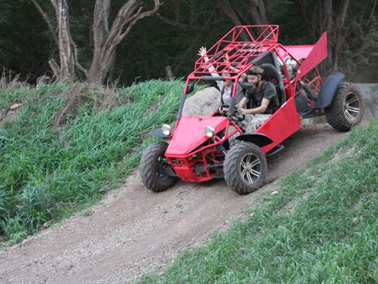 コーラルクレーター・アドベンチャーパーク　四輪バギー&ジップライン体験！全アトラクションを楽しめる遊び放題プラン