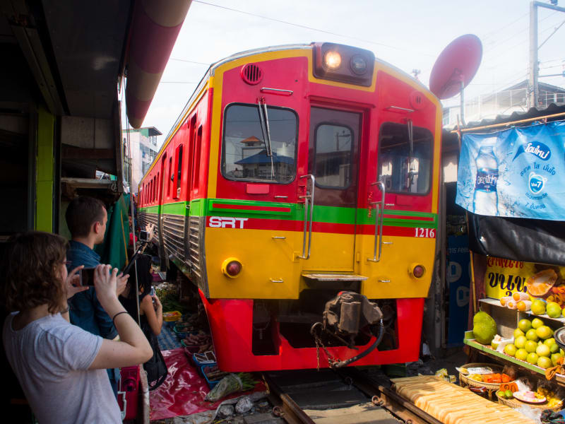 Thailand_Bangkok_Maeklong_Railway_Market