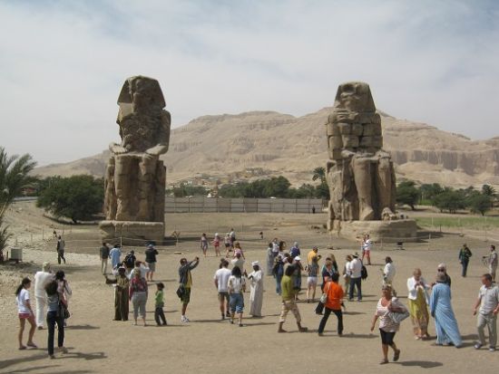 【混載】空路で行くルクソール日帰り観光 西岸・東岸巡り　*カルトゥーシュ事前注文可　＜航空券込／終日／日本語／送迎付／チップ込／カイロ発＞