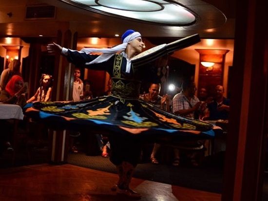 【混載】選べる船ランクで伝統ショーと夜景を堪能◎ナイル川ディナークルーズ　*カルトゥーシュ事前注文可　＜夕方発／英語／送迎付／カイロ発＞