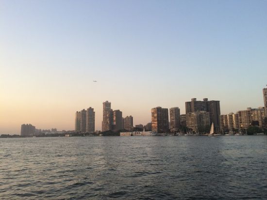 【混載】伝統船で美しいサンセット◎ファルーカでナイル川セイリング　*カルトゥーシュ事前注文可　＜夕方発／英語／送迎付／カイロ発＞