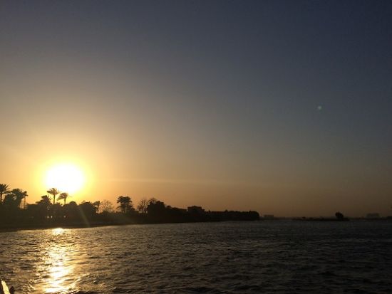【混載】伝統船で美しいサンセット◎ファルーカでナイル川セイリング　*カルトゥーシュ事前注文可　＜夕方発／英語／送迎付／カイロ発＞