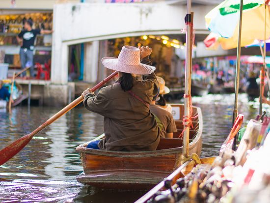 Thailand_Bangkok_Damnoen_Saduak_Floating_Market_shutterstock_597732266