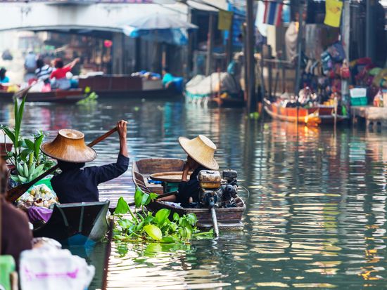 Thailand_Bangkok_Damnoen_Saduak_Floating_Market_shutterstock_606706979