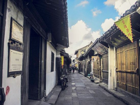 【上海ディズニーランド発】旅行最終日に大活躍！水郷・新場古鎮 半日観光ツアー！＜日本語ガイド／昼食付／浦東空港お送り＞