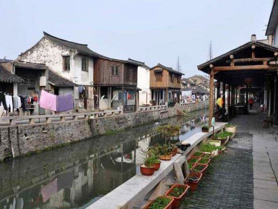 【上海ディズニーランド発】旅行最終日に大活躍！水郷・新場古鎮 半日観光ツアー！＜日本語ガイド／昼食付／浦東空港お送り＞