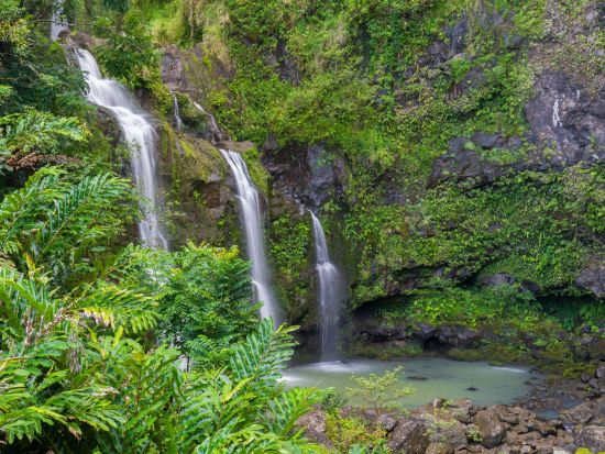 カエレク洞窟アドベンチャーツアー　 鍾乳石や溶岩洞窟を探検！ハナの道ドライブ付き＜1日／英語ガイド／朝・昼食付＞ 