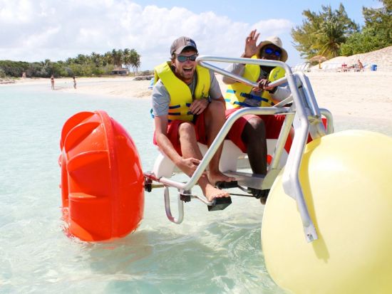 ブルーラグーンアイランド日帰りツアー　バハマの楽園でリゾート気分を満喫！＜昼食付き／パラダイスアイランド発＞
