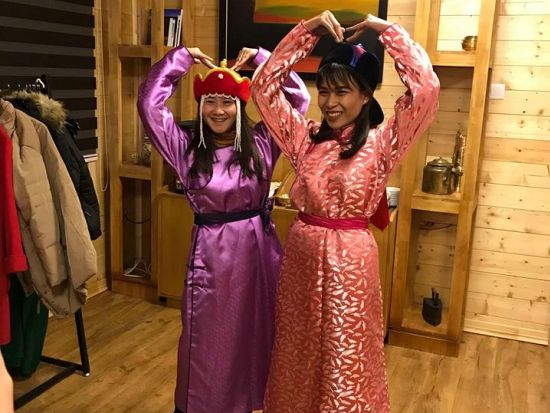 テレルジ国立公園日帰りツアー　乗馬体験＆遊牧民文化を満喫！プライベートツアー ＜軽食付き／日本語ガイド／ウランバートル発＞