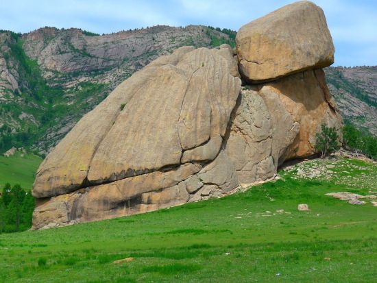 【2泊3日】遊牧民宅でランチ＆乗馬体験！テレルジ国立公園＆ヨルト山ハイク モンゴル文化満喫ツアー＜食事付き／日本語ガイド／ウランバートル発＞