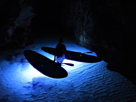 イルミネーションナイトSUP　LEDで光り輝くボードでサンセット＆夜の海をクルージング＜1グループ貸切／石垣島＞by にじいろのさかな