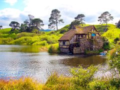 New_Zealand_Hobbiton_shutterstock_564570181 (1)