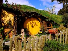 New_Zealand_Hobbiton_Hobbit_Houses_shutterstock_634240406