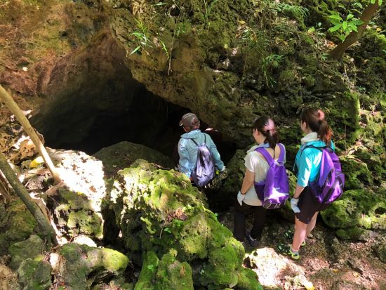 洞窟パガットケーブトレッキングツアー 人気No.1パワースポット！ケン芳賀のグアム秘境探検＜午前／少人数／公認日本語ガイド／送迎付き／貸切プランあり＞