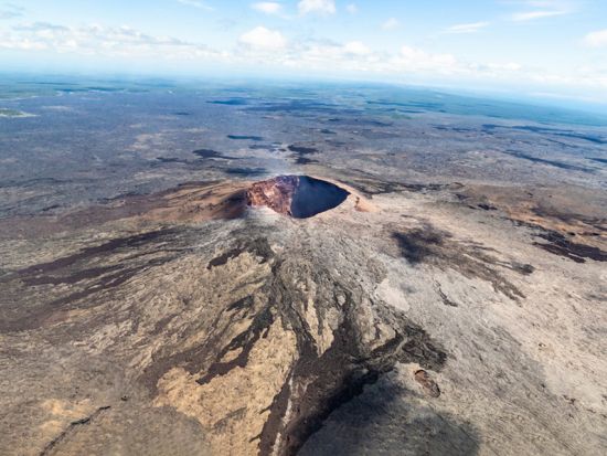 ハワイ島日帰りツアー　キラウエア火山や滝の地上観光＆上空から絶景を眺める遊覧飛行(45分)でハワイ島を満喫！＜昼食付き／英語ガイド＞