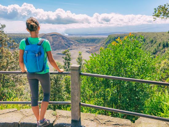 ハワイ島日帰りツアー　キラウエア火山や滝の地上観光＆上空から絶景を眺める遊覧飛行(45分)でハワイ島を満喫！＜昼食付き／英語ガイド＞