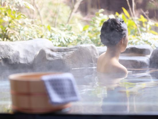 japan_onsen_japanese-hot-springs_shutterstock_220493854