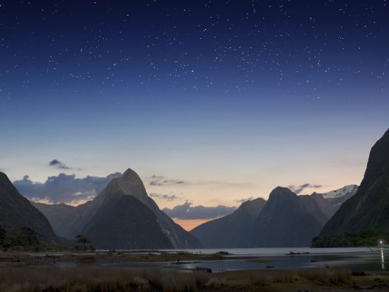 世界遺産フィヨルドランド国立公園 ミルフォードサウンド 大自然の中に停泊するクルーズ船で過ごす1泊2日ツアー＜10～4月限定／クイーンズタウン発着＞