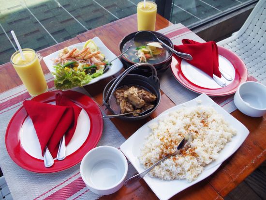 夜景を見ながら「トップ・オブ・セブ」でフィリピン料理ディナー＋夜景スポット「トップス」からの煌く夜景観賞　幻想的な夜景に感動！＜日本語ガイド／夕食付＞