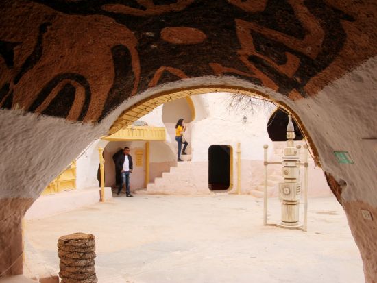 チュニジア中部〜サハラ〜南部　ぐるっと2泊3日周遊ツアー ＜貸切／日本語または英語ガイド／チュニス発＞