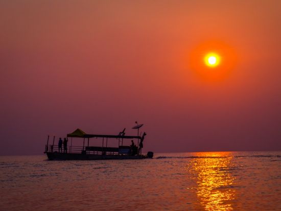 アマゾン川宿泊クルーズ 3泊4日の船旅へ！キャンプ体験付＜混載／朝食／昼食／夕食／英語ガイド／空港お送り可／マナウス発＞