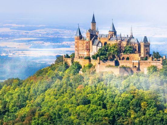 フランクフルト発「天空の城」を訪ねる ホーエンツォレルン城日帰り観光ツアー＜英語ドライバーガイド＞