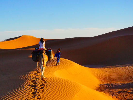 満点の星空は一生の思い出 どこまでも続く砂漠でテント宿泊はいかが モロッコ観光 オプショナルツアー予約専門 Veltra