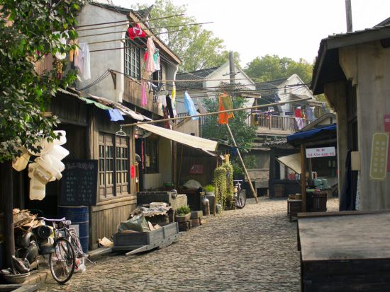 上海影視楽園と市内観光*豫園＋外灘＋南京東路＋田子坊＋南翔饅頭店*上海の昔と今を1日で体験しよう！＜昼食付／日本語ガイド＞