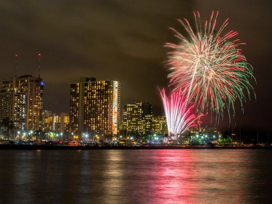 Hawaii_Oahu_Fireworks_01