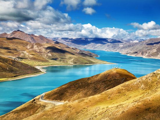 China_Xining_raiway_shutterstock_100690732
