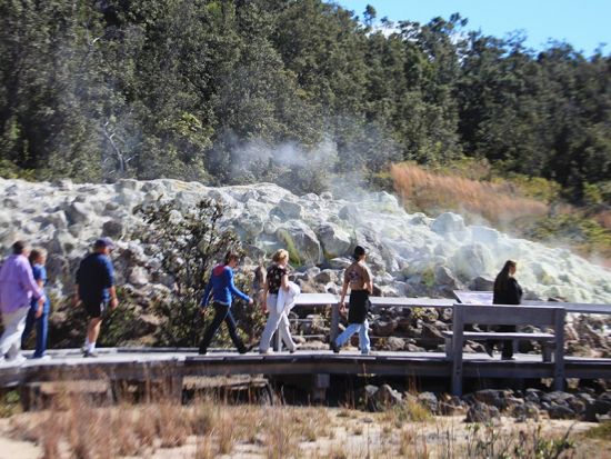 ハワイ島　昼と夜の世界遺産キラウエア火山国立公園の見学とコーヒー農園でのテイスティングもあり＜昼・夕食付／英語ガイド／コナまたはワイコロア地区発＞