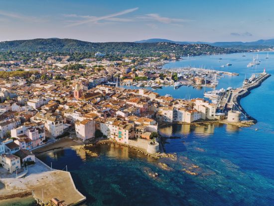 サン・トロペ＋ポート・グリモー 終日ツアー　セレブ御用達ビーチでたっぷり2時間の自由行動＜英語／ニース発＞