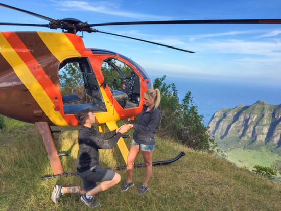 ヘリコプター遊覧飛行　窓無しでスリル満点！オアフの絶景を空から観光　ファーストクラス席プランあり＜50分＞by Magnum Helicopters