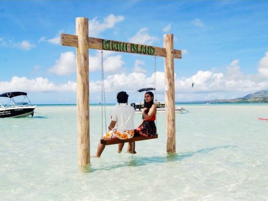ビキニアイランド　透き通った海に現れる神秘の島！選べるマリンスポーツでグアムの休日を大満喫＜送迎付／ランチ付＞
