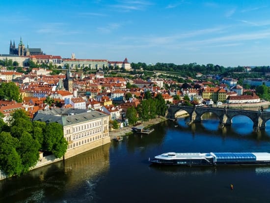 ヴルタヴァ川 2時間遊覧クルーズ 午後 現地集合 解散 プラハ チェコ チェコ 旅行の観光 オプショナルツアー予約 Veltra ベルトラ