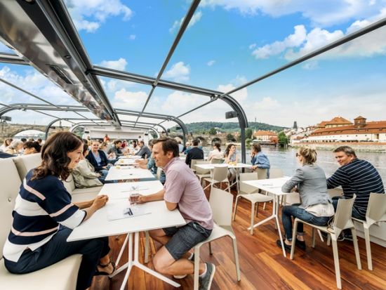 プラハ ヴルタヴァ川　2時間遊覧クルーズ