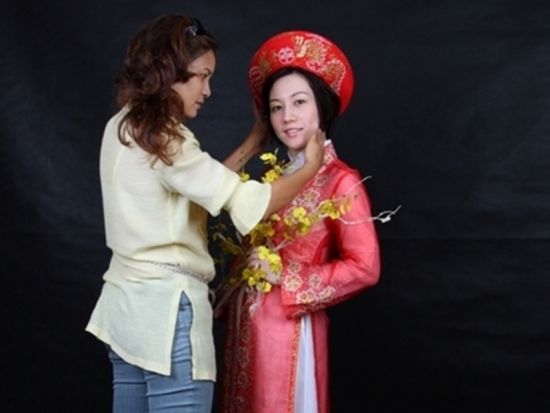 ホーチミン市内観光　アオザイ2着の試着＆ヘアメイク付き撮影体験！市内定番観光付き＜貸切／終日／現地ガイド(日本語可)／送迎付＞