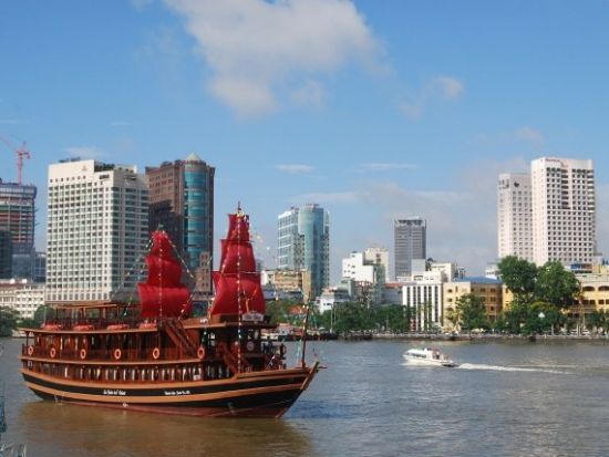 サイゴン川ディナークルーズ＆シクロ乗車体験 ＜夜／日本語ガイド／夕食付＞