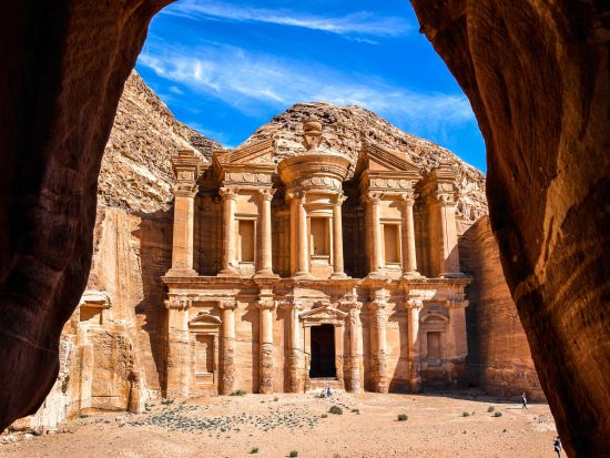 【3泊4日】1・3泊目はアンマン市内でゆったり滞在！死海＋ワディラム砂漠＋ペトラ遺跡＜貸切／英語／アンマン空港発着／選べるホテルランク＞