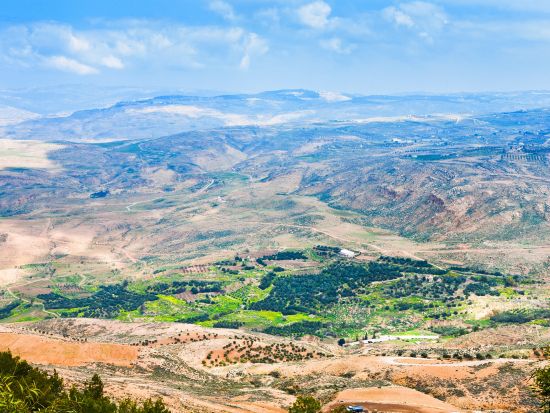 観光の後は死海でリラックス！マダバ＋ネボ山＋死海1日観光＜貸切／英語or日本語／アンマン市内or空港発着／昼食付＞