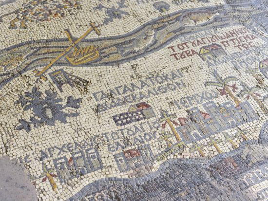 観光の後は死海でリラックス！マダバ＋ネボ山＋死海1日観光＜貸切／英語or日本語／アンマン市内or空港発着／昼食付＞