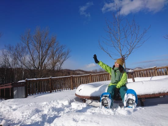 スノーシュー半日ツアー 旭山記念公園コース エゾリスや雪の妖精シマエナガに出会う！澄んだ空気を味わえる早朝プラン有＜12～3月／札幌中心部送迎付＞