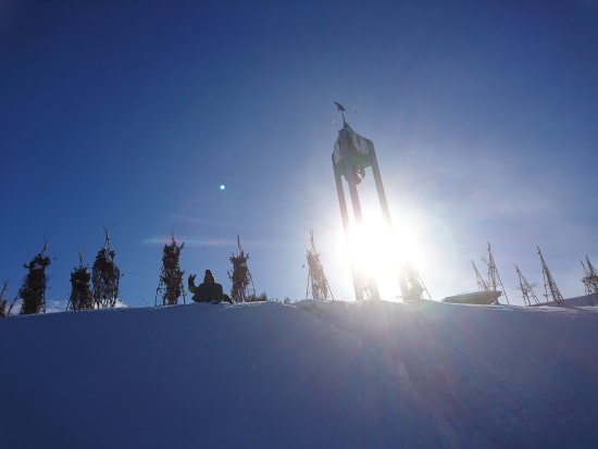 スノーシュー半日ツアー 旭山記念公園コース エゾリスや雪の妖精シマエナガに出会う！澄んだ空気を味わえる早朝プラン有＜12～3月／札幌中心部送迎付＞