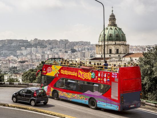 乗り降り自由！ナポリ"Hop-on Hop-off"観光バスチケット＜24時間パス／日本語オーディオガイド／ナポリ発＞