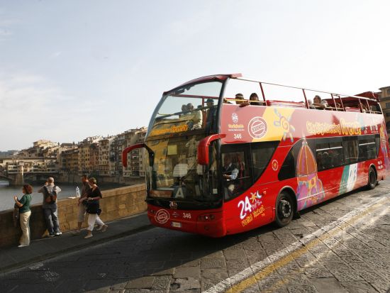 乗り降り自由！フィレンツェの主要観光スポットを走る ダブルデッカーバス＜24時間または48時間／日本語オーディオガイド付／フィレンツェ発＞