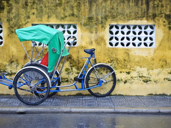 サイゴン・スカイデッキ展望台＆選べる体験 観光ツアー　シクロ乗車付き ＜夜／ホテル往復送迎付／現地ガイド(日本語可)／夕食付＞