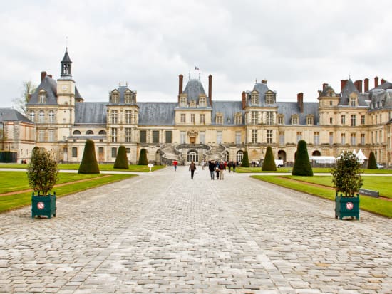 France_Paris_Palace-of-Fontainebleau_shutterstock_101567152