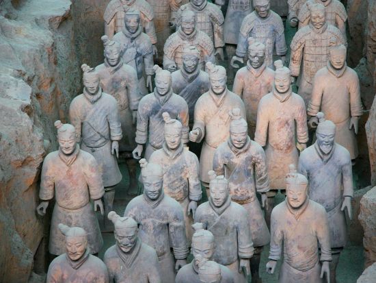 秦の始皇帝ゆかりの地をじっくり観光！兵馬俑＋秦始皇帝陵＋華清池＋窯洞（ヤオトン）＜貸切／懐石料理／日本語ガイド／西安発＞