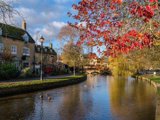 ストーンヘンジ＆ボートン・オン・ザ・ウォーター日帰り観光ツアー　入場料込み　ランチ付きプランあり＜英語ガイド／ロンドン発＞